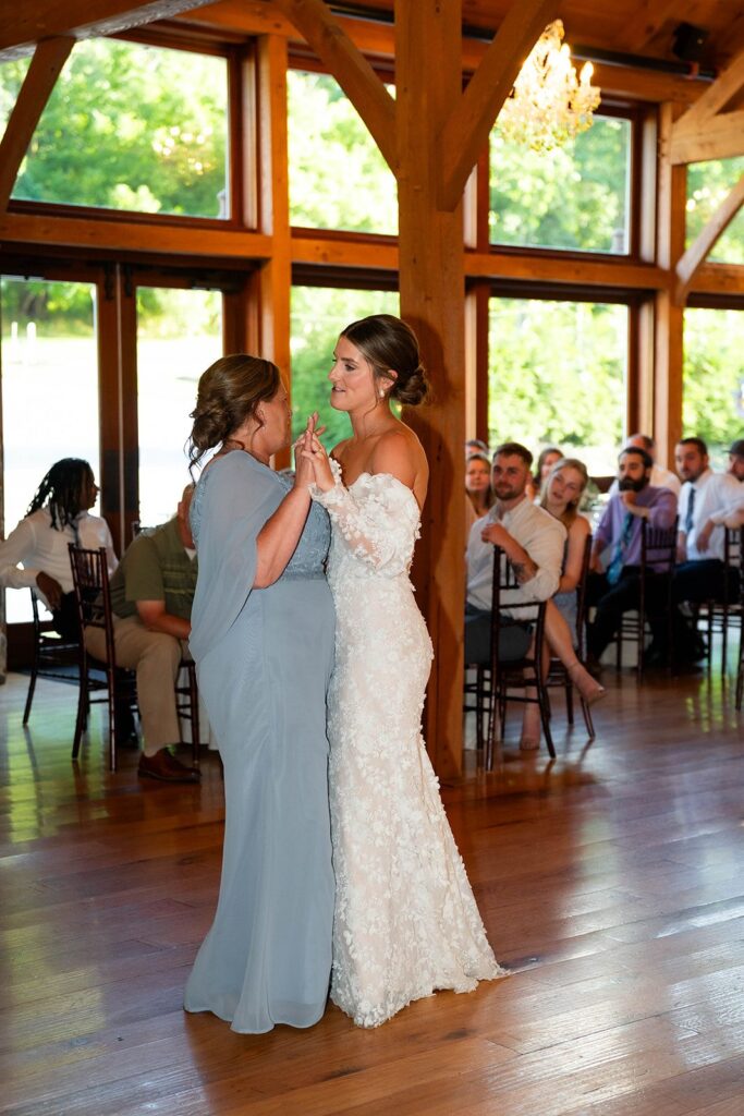 20 Ways to Honor Your Mom at Your Wedding