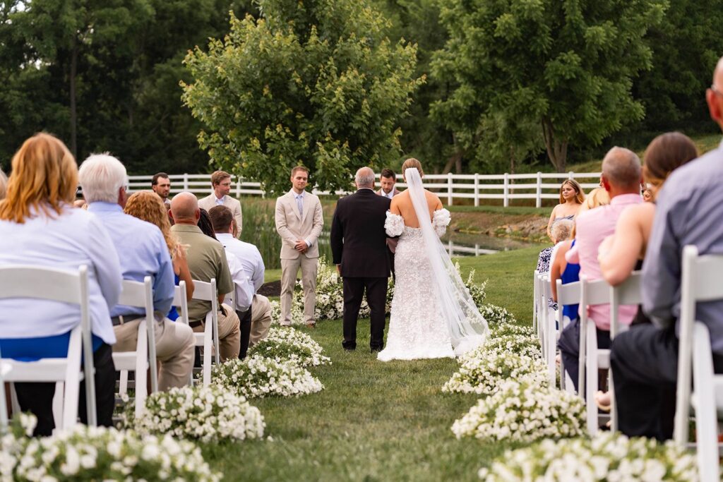 10 Ways to Describe Your Garden Wedding Dress Code to Guests