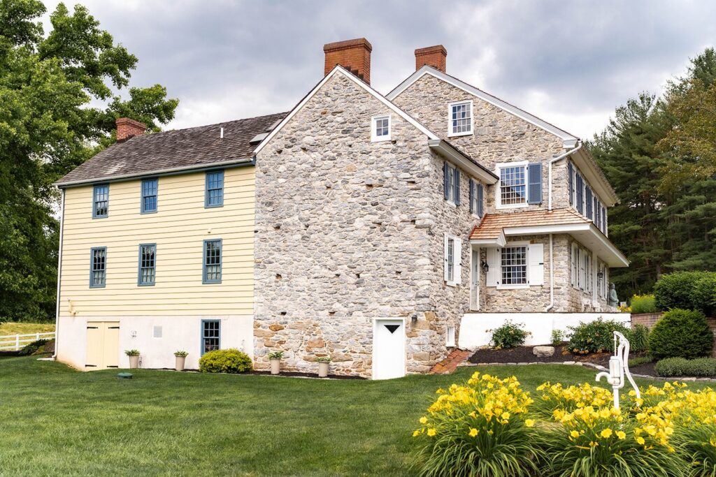 Historic wedding venue with gardens and outdoor wedding spaces