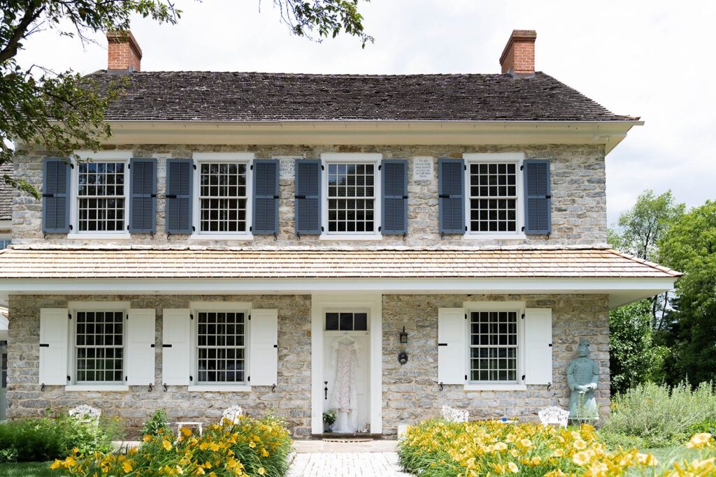 Historic mansion wedding venue with gardens, pond, fountain, indoor receptions, outdoor wedding ceremony and indoor wedding ceremony options